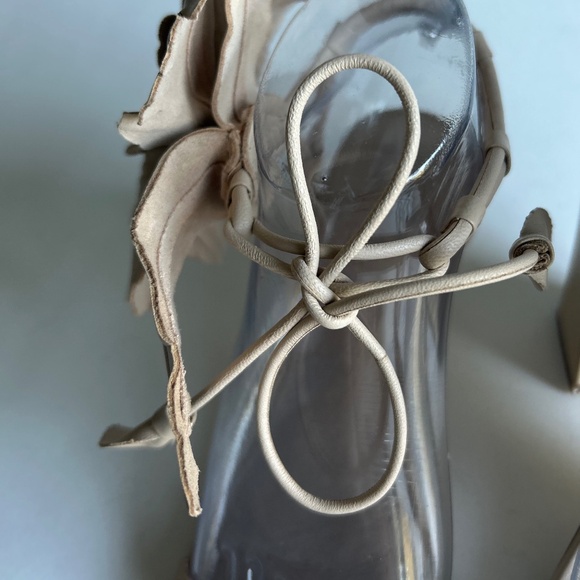 Cecelia Cream Leather Flower Ankle Strap Slingbacks size 6.5 - Picture 8 of 15